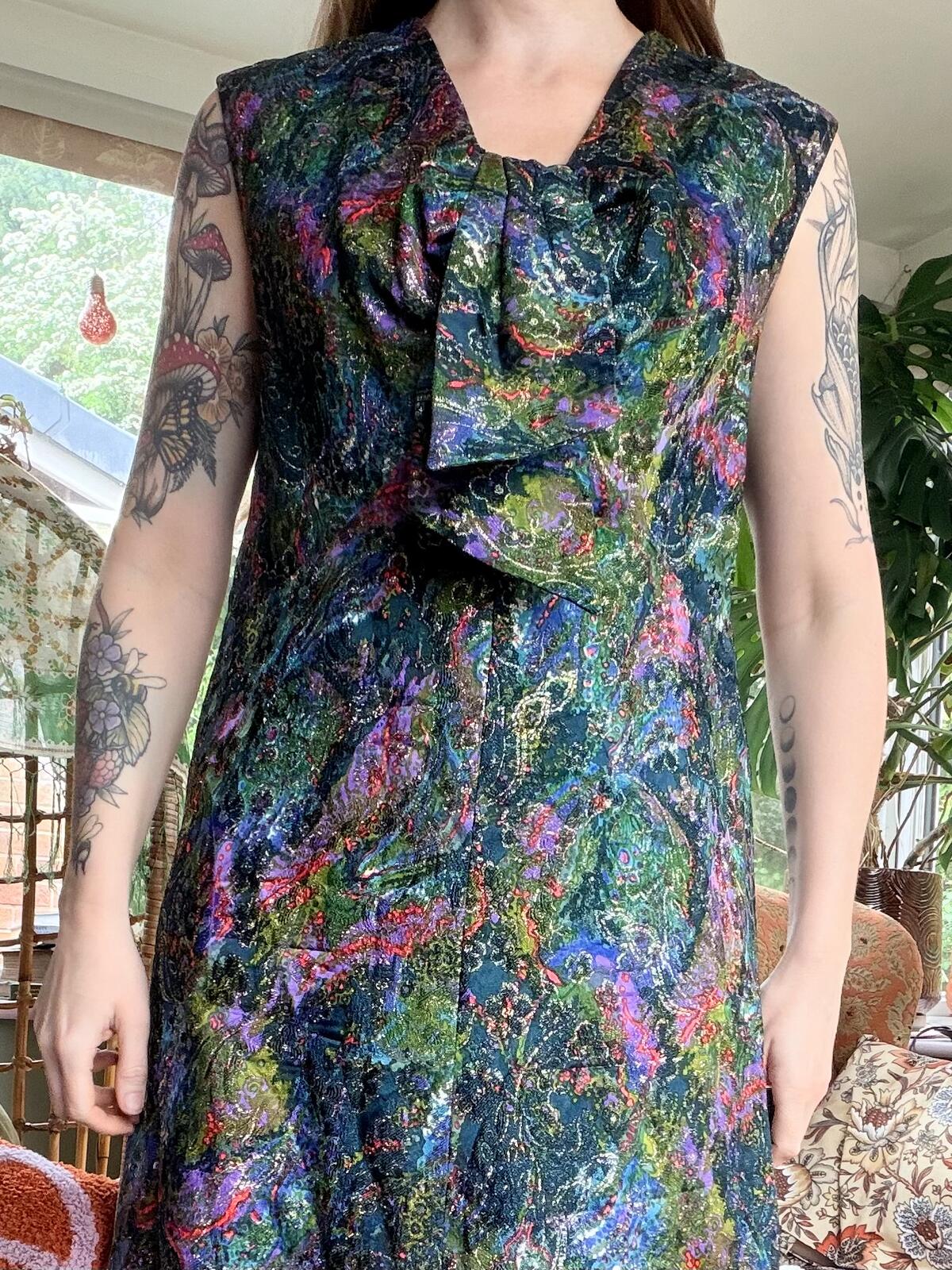 Vintage 1970s Dress Sleeveless Midi with Abstract Pattern and Bow Detail Size 16