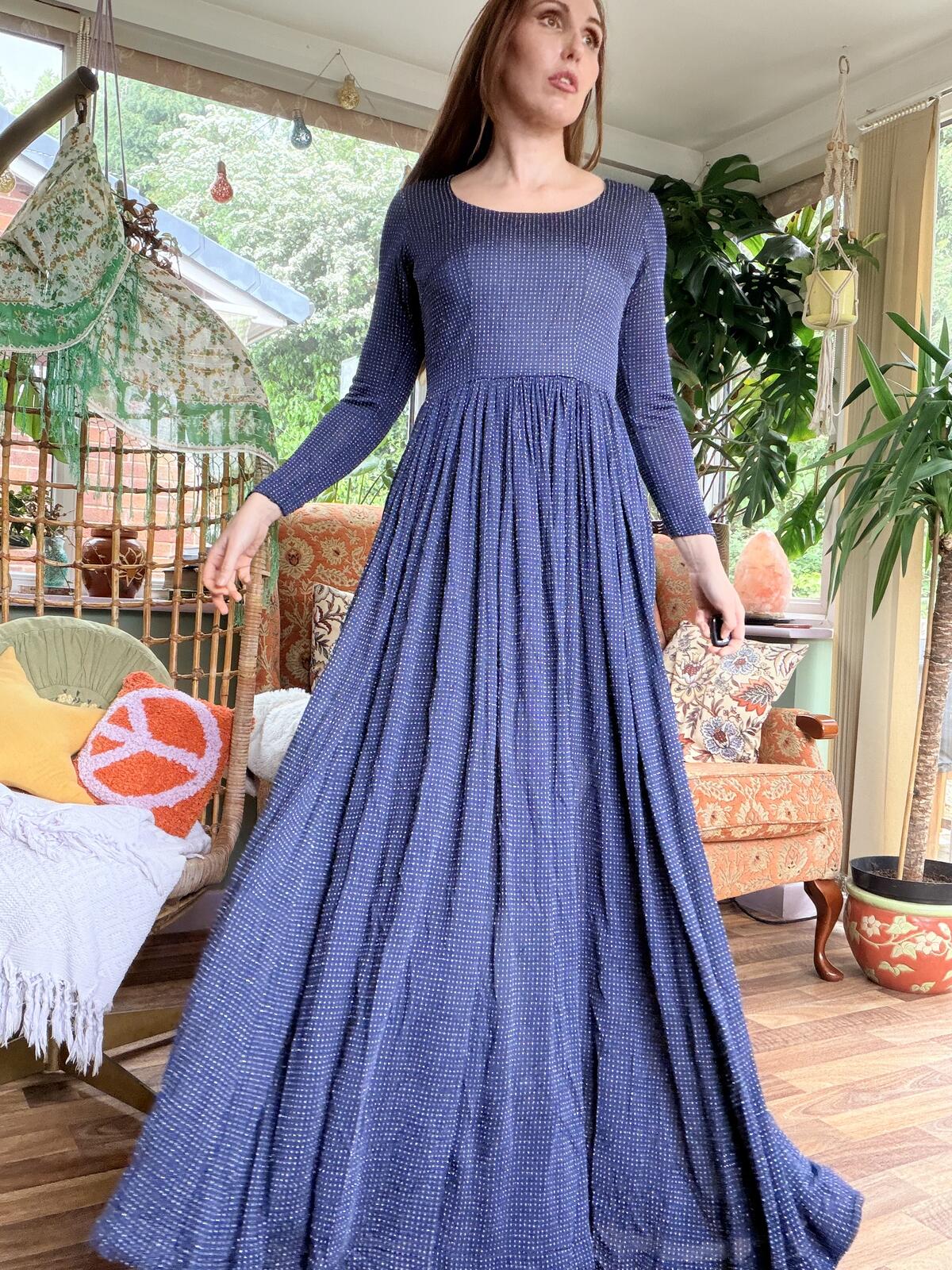 Vintage 1970s Long Sleeve Navy Blue Maxi Dress with Flowing Skirt Size 8
