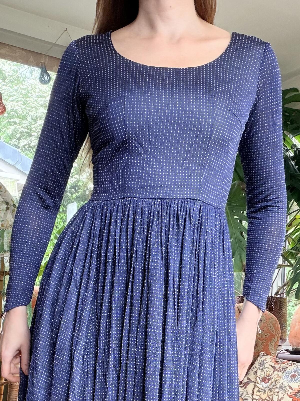 Vintage 1970s Long Sleeve Navy Blue Maxi Dress with Flowing Skirt Size 8