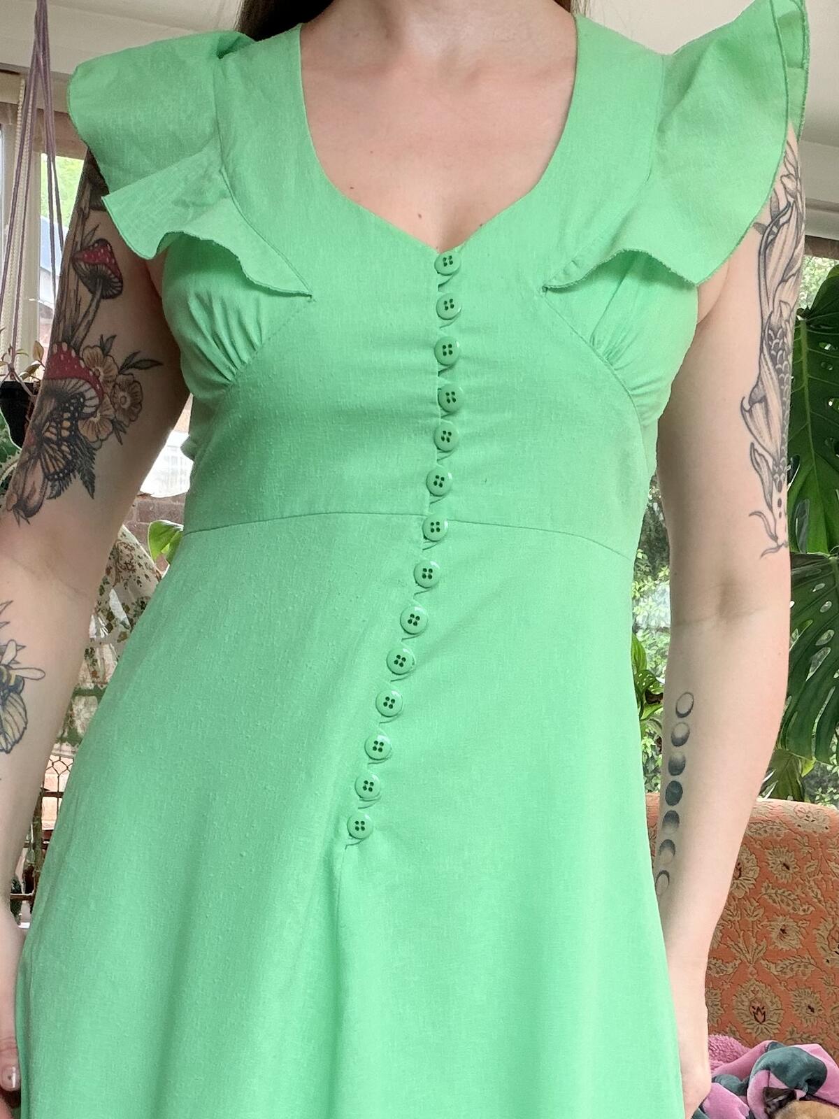 Vintage 1970s Maxi Dress Green Long Button Summer Dress Ruffle Sleeves Size 10