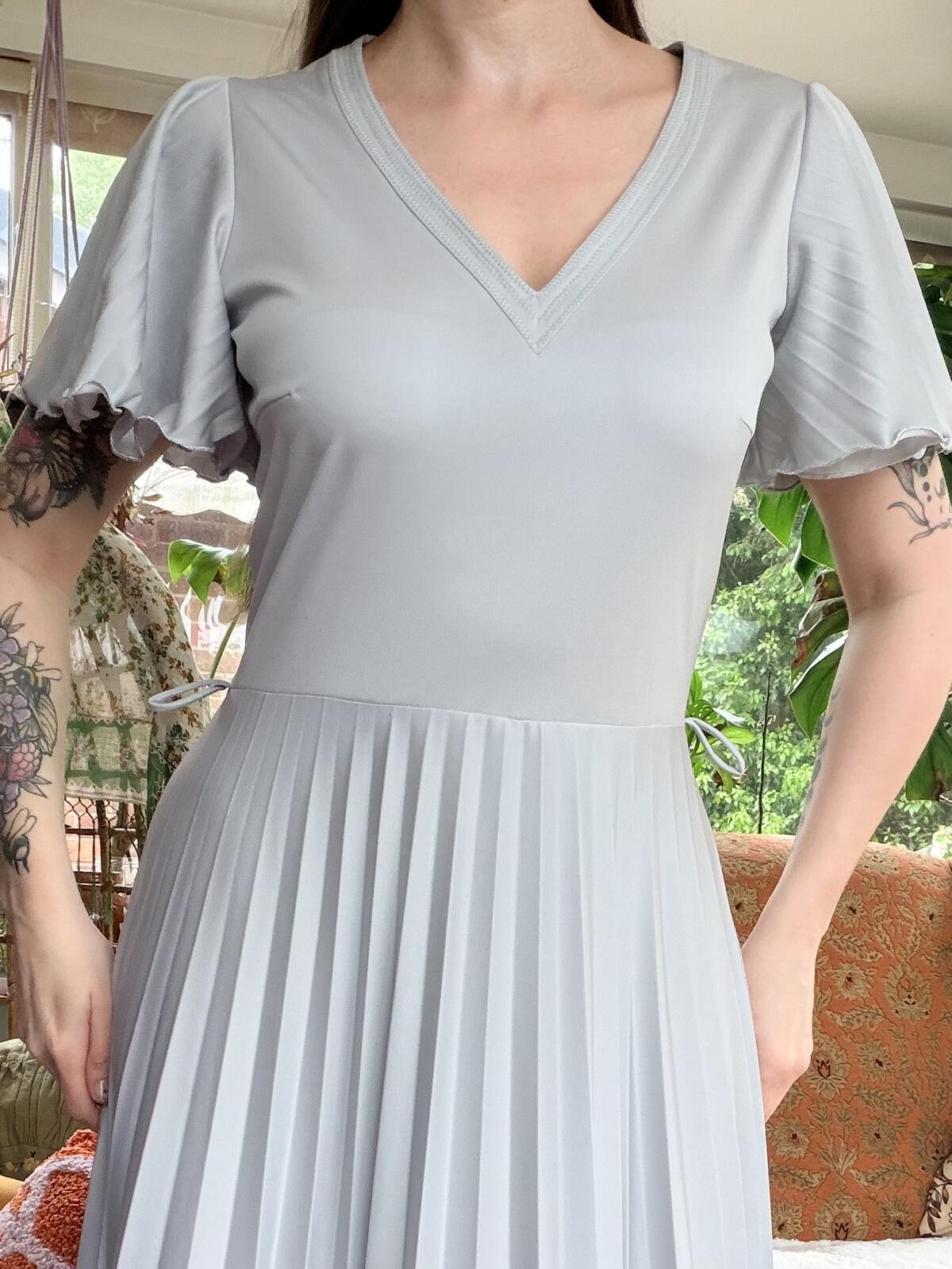 Vintage 1980s Summer Dress Grey Pleated Maxi Dress with Ruffled Sleeves Size 14