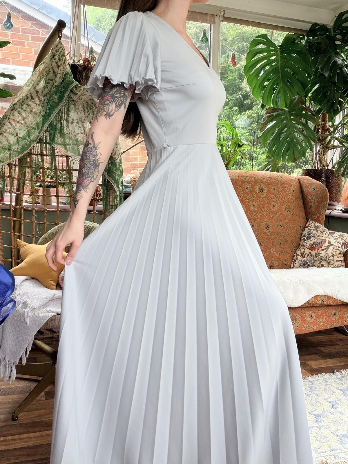 Vintage 1980s Summer Dress Grey Pleated Maxi Dress with Ruffled Sleeves Size 14