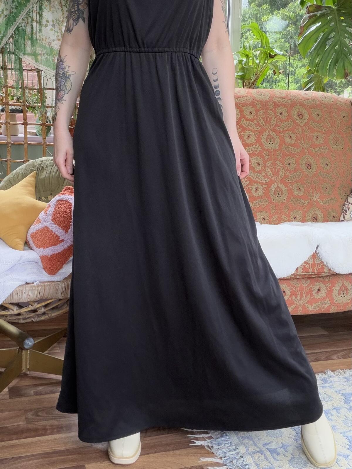 Vintage 1970s Maxi Dress Black with Pleated Ruffle Detail Size 18