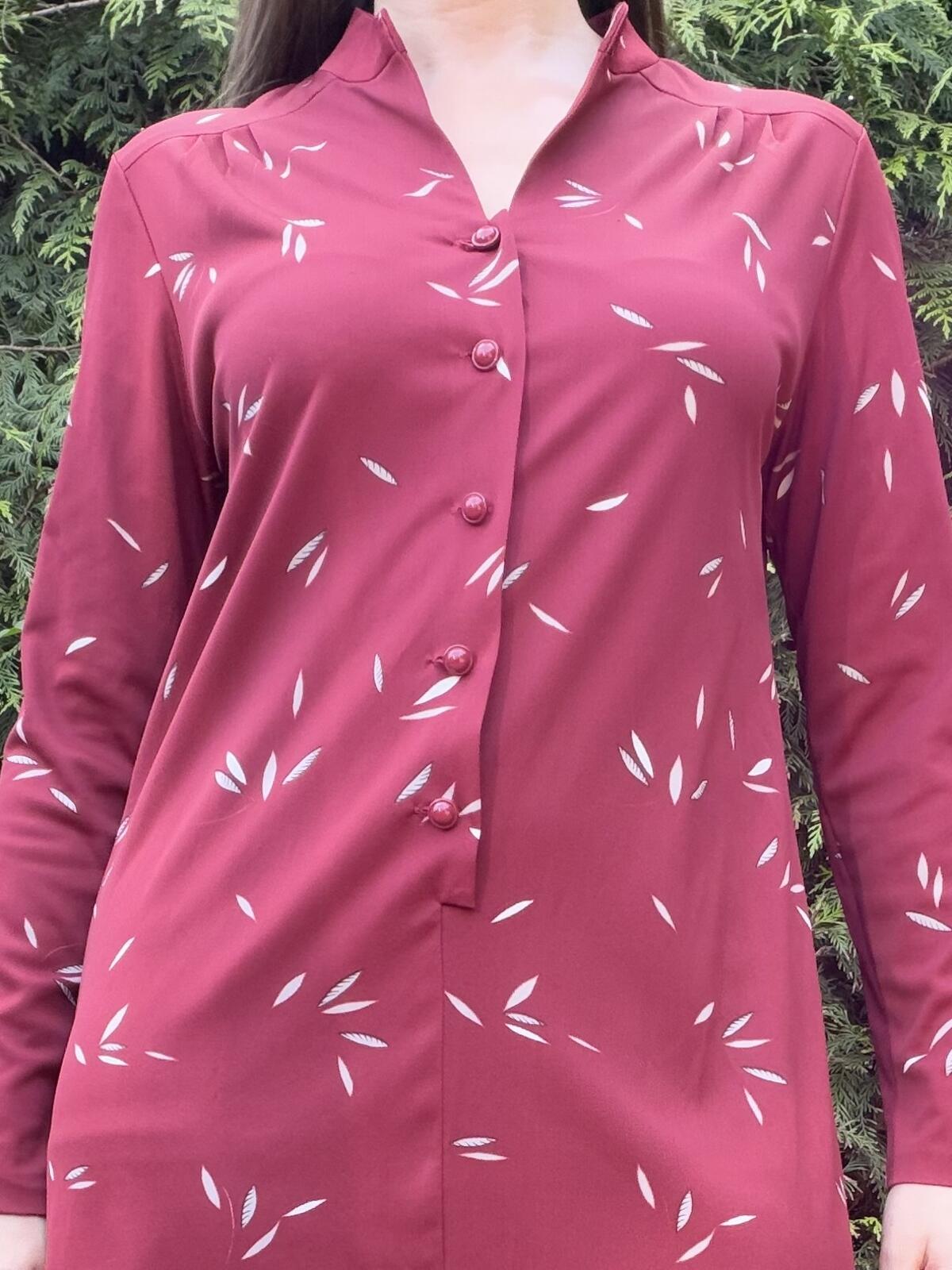 Vintage 1970s Shirt Dress Long Sleeve Button Up Dress Leaf Pattern Red Size 14