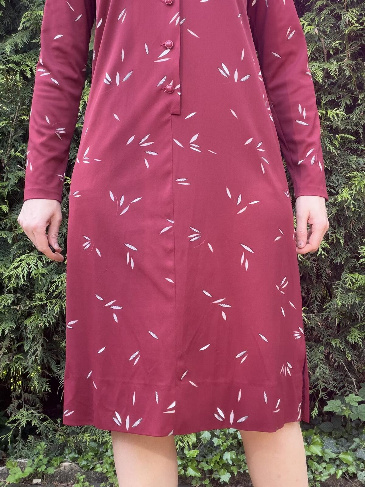 Vintage 1970s Shirt Dress Long Sleeve Button Up Dress Leaf Pattern Red Size 14
