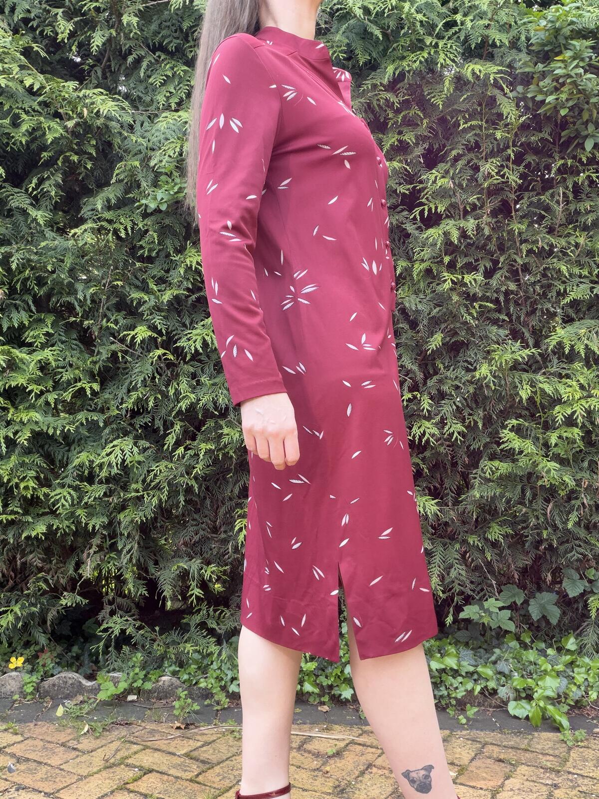 Vintage 1970s Shirt Dress Long Sleeve Button Up Dress Leaf Pattern Red Size 14