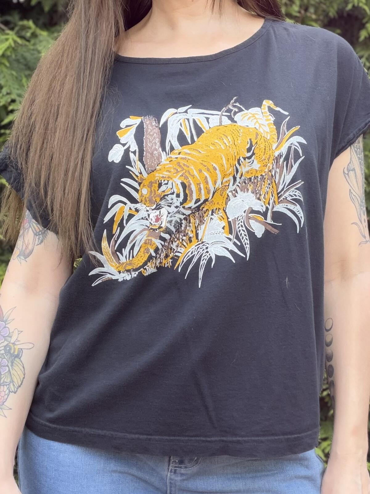 Vintage 1990s Black T-Shirt with Yellow Tiger Print 100% Cotton Size 16 to 18