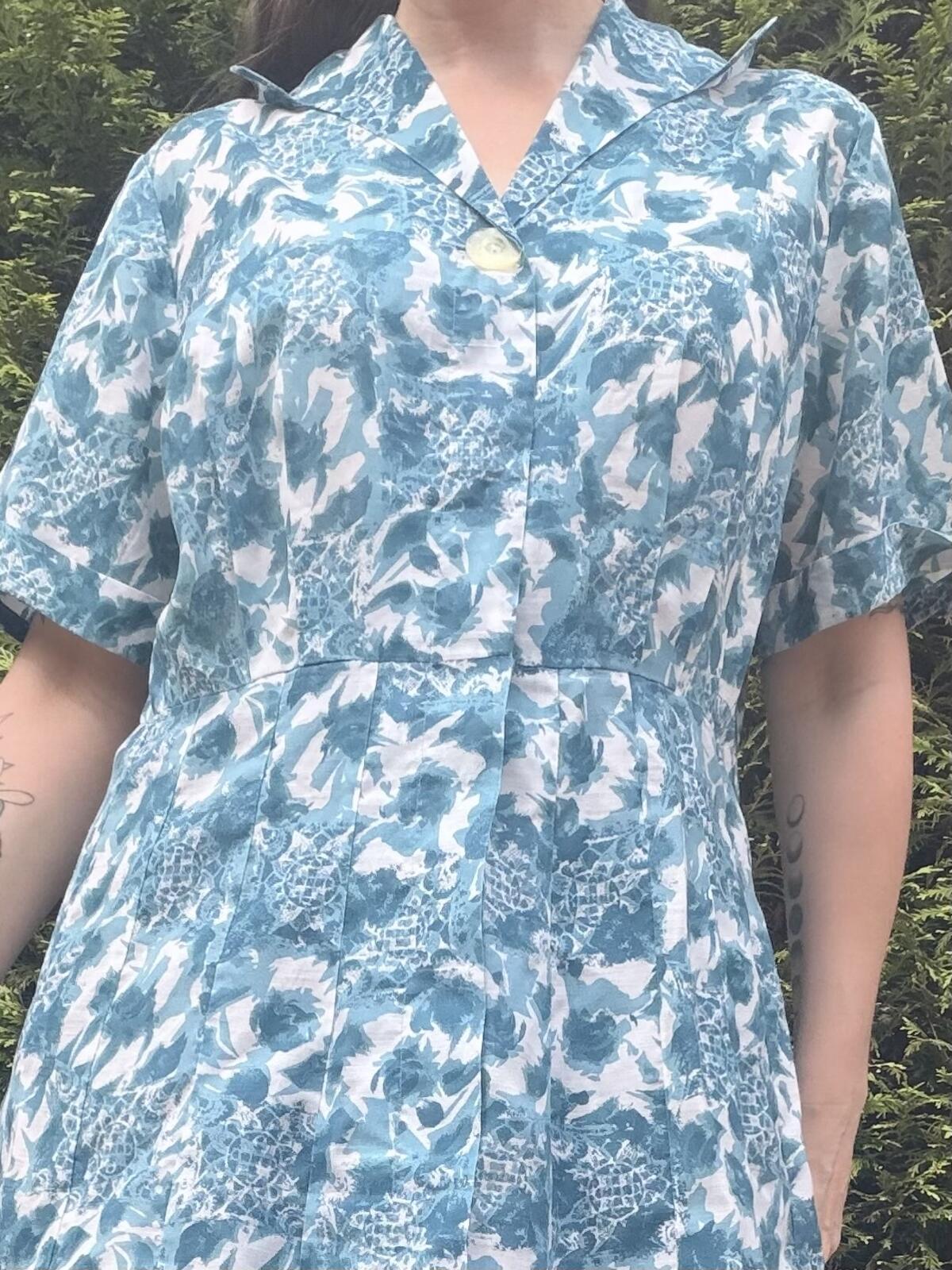 Vintage 1980s shirt Dress Blue and White Patterned Midi with Buttons Size 18