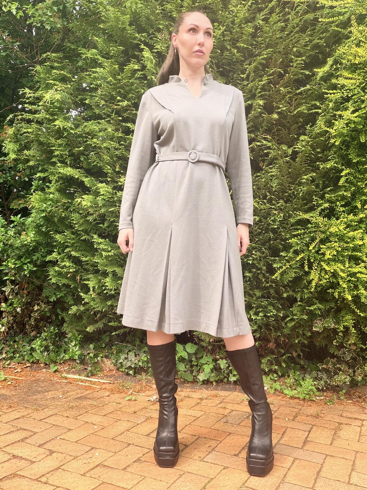 vintage 1970s Shirt Dress Grey Long Sleeve Belted Pleated Midi Dress size 16