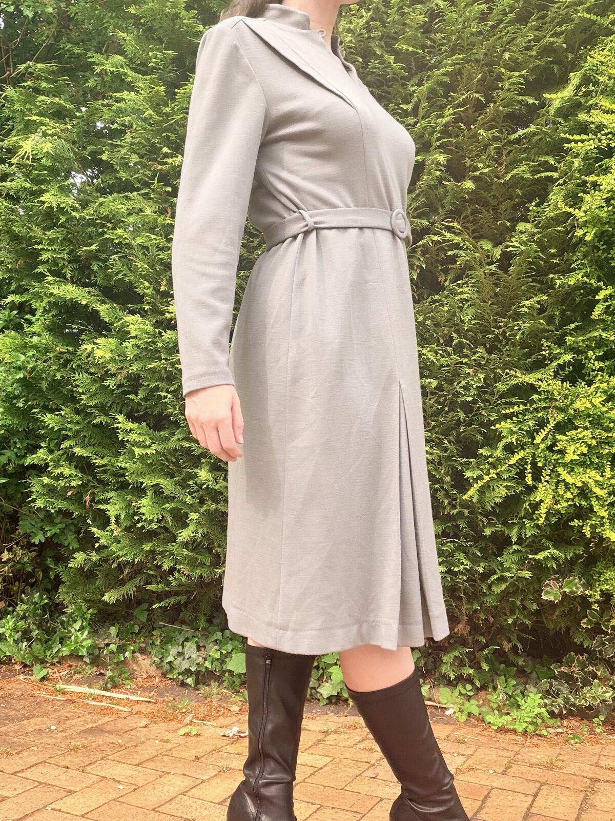 vintage 1970s Shirt Dress Grey Long Sleeve Belted Pleated Midi Dress size 16