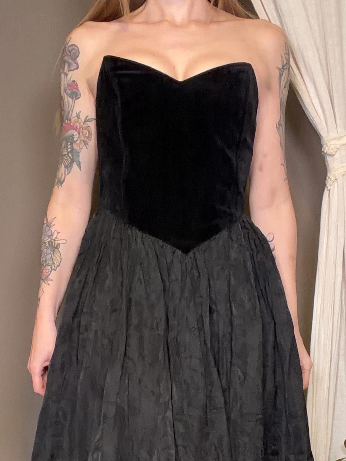 Vintage 1980s Party Dress Black Strapless Velvet Paisley Whimsigoth goth Size 10