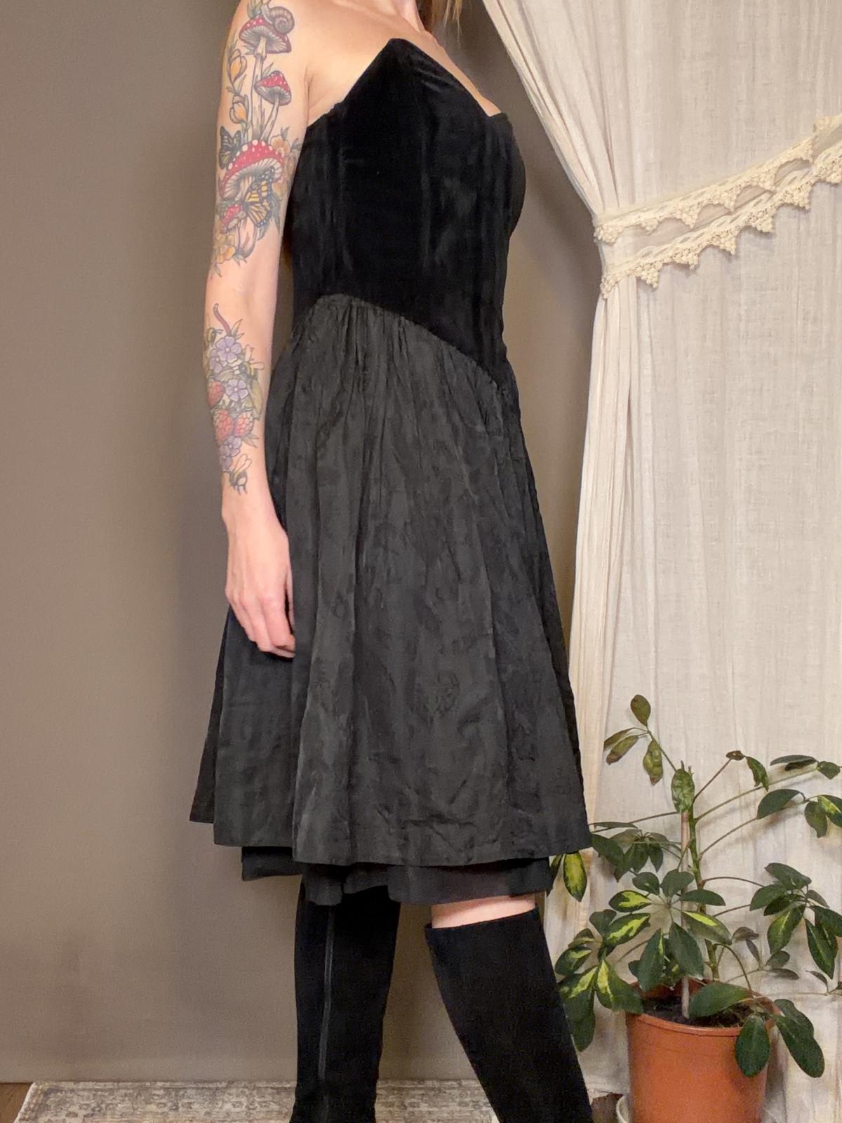 Vintage 1980s Party Dress Black Strapless Velvet Paisley Whimsigoth goth Size 10