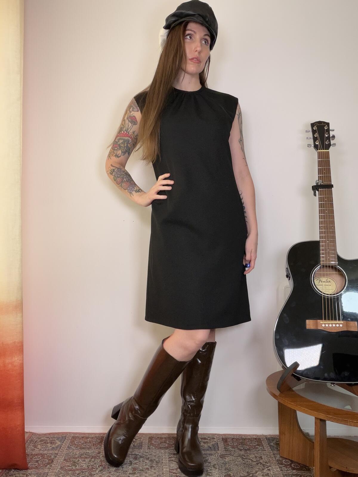 Vintage 1970s GoGo Dress Black Sleeveless Shift Dress Size 16