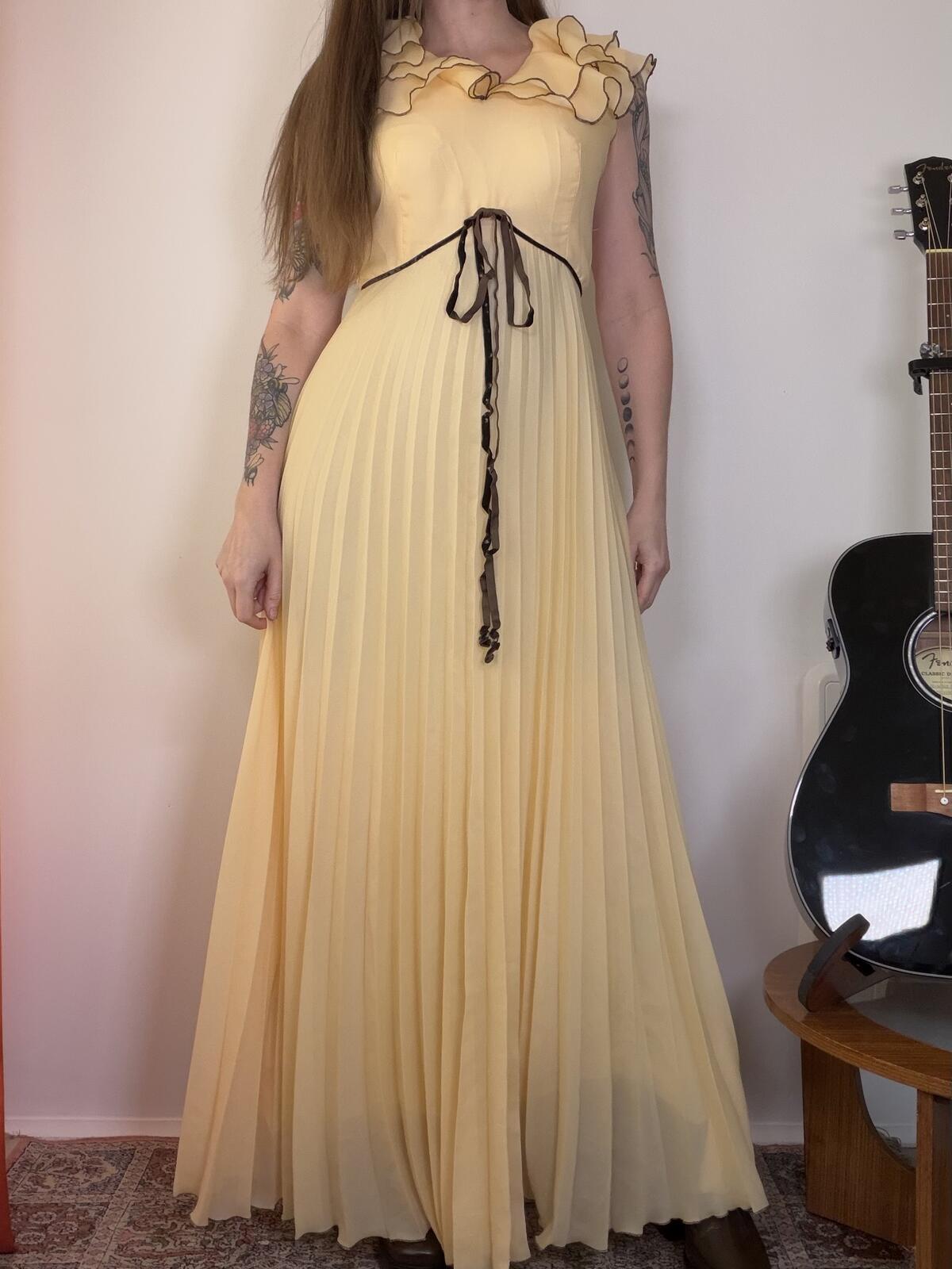 Vintage 1970s Maxi Dress Pleated Long with Ruffle Neckline and Waist Tie Size 10