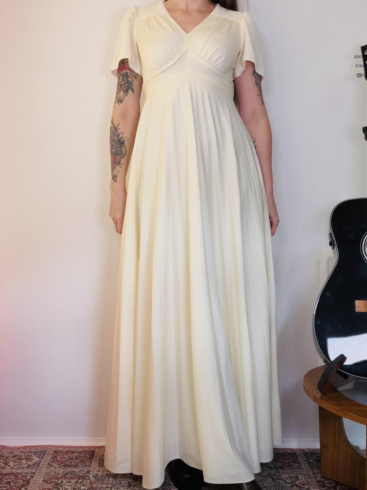 Vintage 1970s Maxi Dress Cream Empire Waist long Dress Puff Sleeves Size 10
