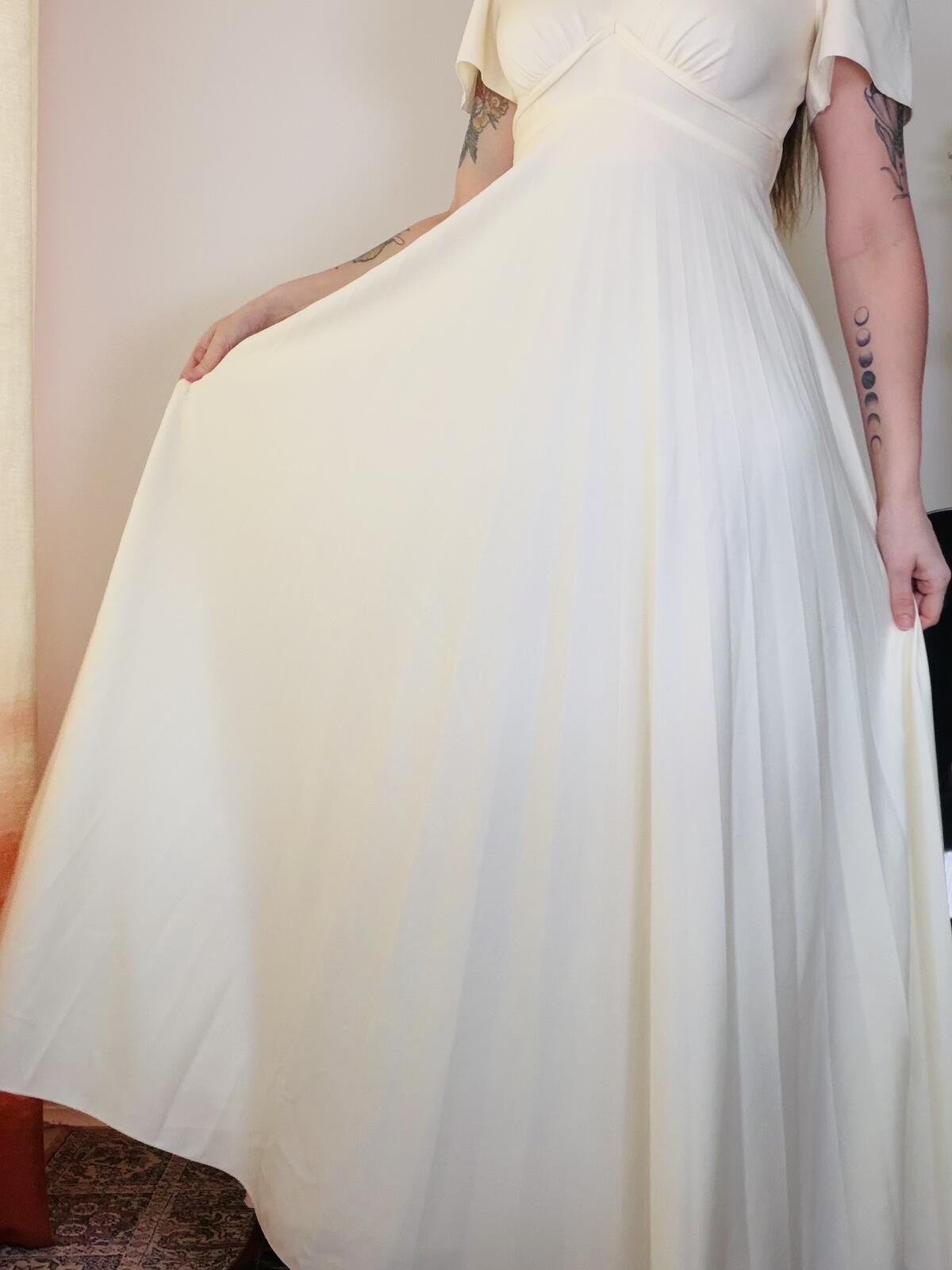 Vintage 1970s Maxi Dress Cream Empire Waist long Dress Puff Sleeves Size 10