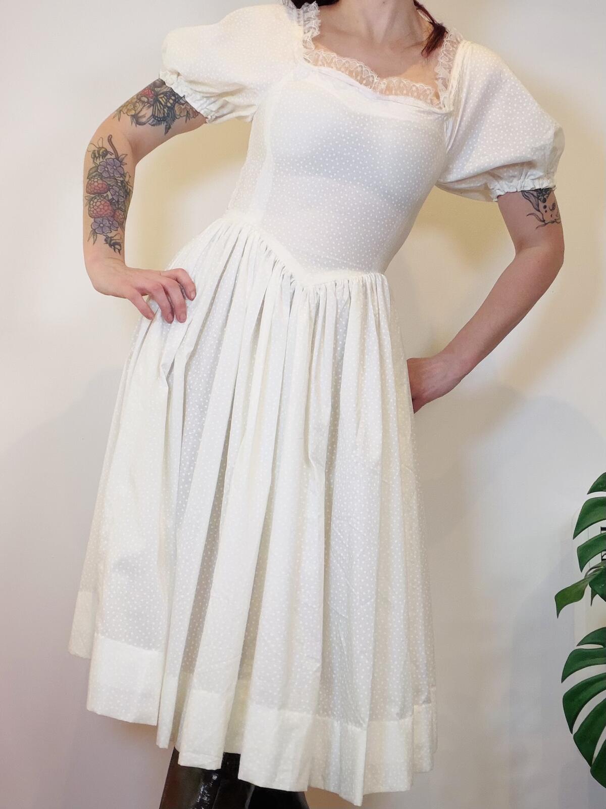 Vintage 1980s White Polka Dot Midi Dress with Puff Sleeves and Lace Trim Size 6