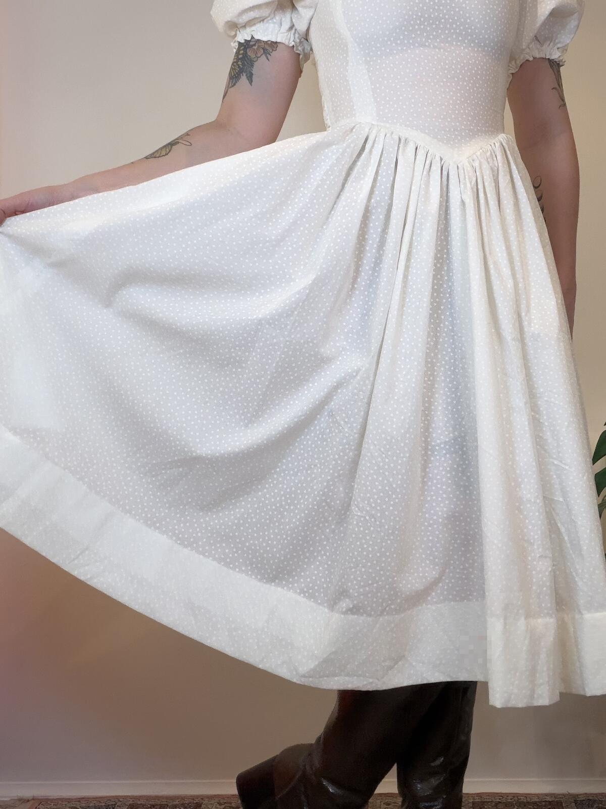 Vintage 1980s White Polka Dot Midi Dress with Puff Sleeves and Lace Trim Size 6