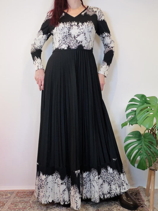 Vintage 1970s Floral Dress Black White Long Sleeve Pleated Maxi Dress Size 14