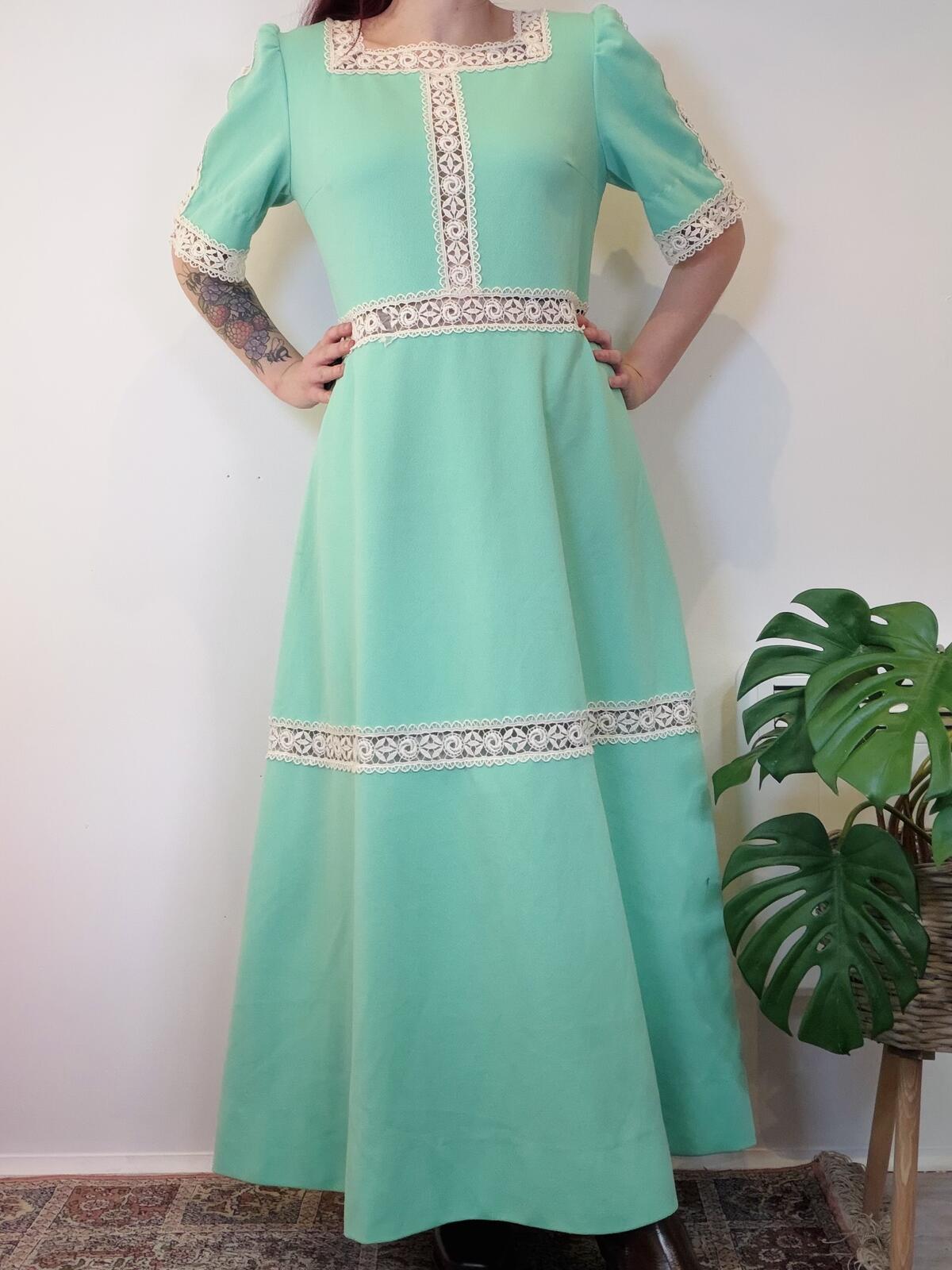 Vintage 1960s Prairie Dress Green Maxi Dress with Cream Lace Trim Size 18