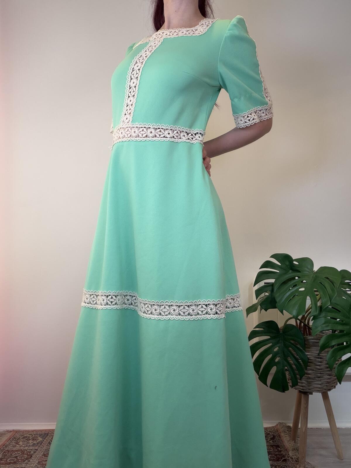 Vintage 1960s Prairie Dress Green Maxi Dress with Cream Lace Trim Size 18