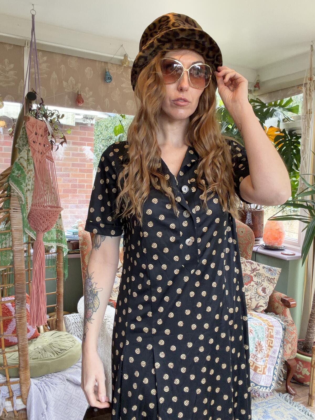 Vintage 1980s shirt Dress Black Midi Dress with Beige Polka Dots Size 18