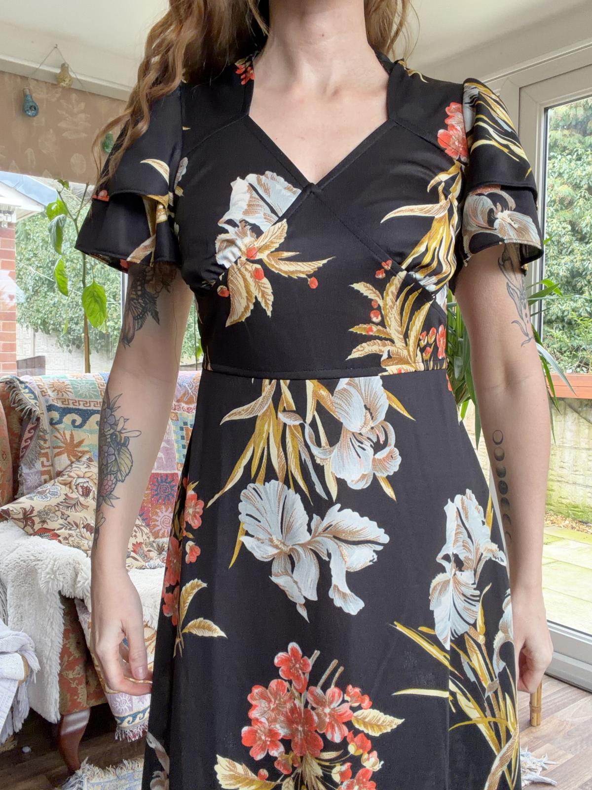 Vintage 1970s Maxi Dress Long floaty Floral Dress With Short Flared Sleeved 12