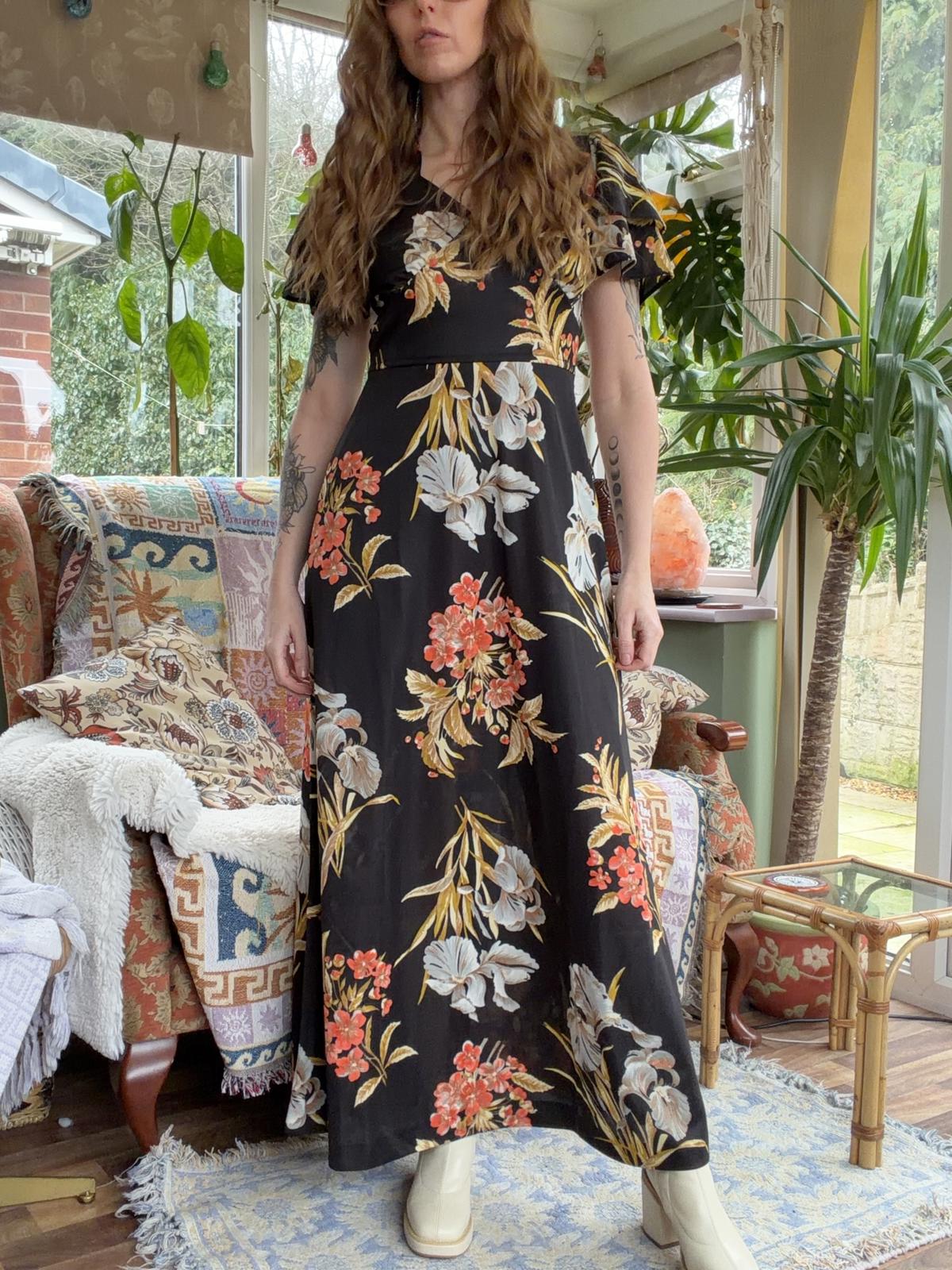 Vintage 1970s Maxi Dress Long floaty Floral Dress With Short Flared Sleeved 12