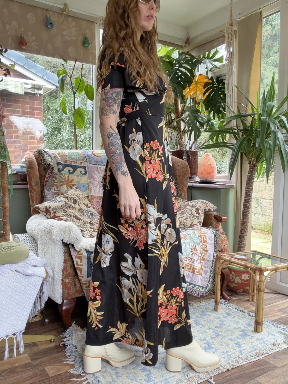 Vintage 1970s Maxi Dress Long floaty Floral Dress With Short Flared Sleeved 12