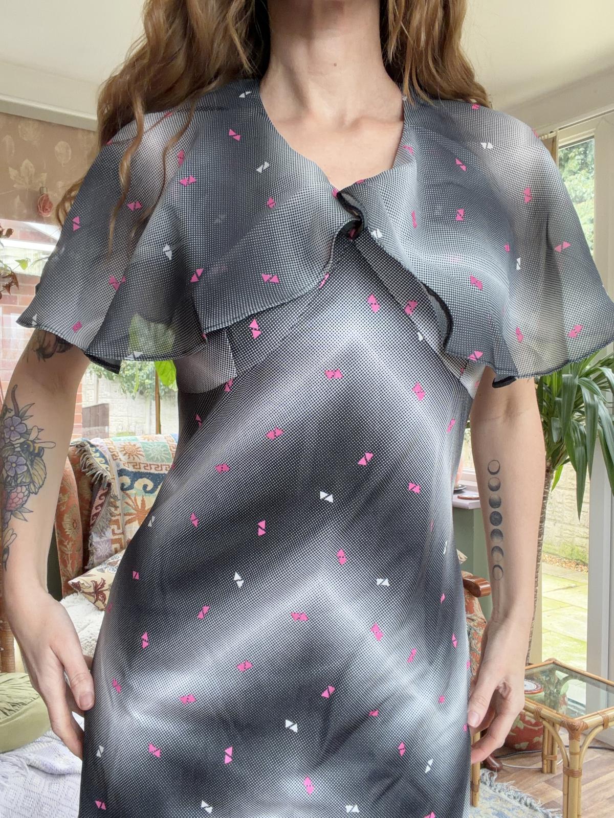 Vintage 1970s Maxi Dress Long Zigzag Flared Cape Sleeves Size 10 12