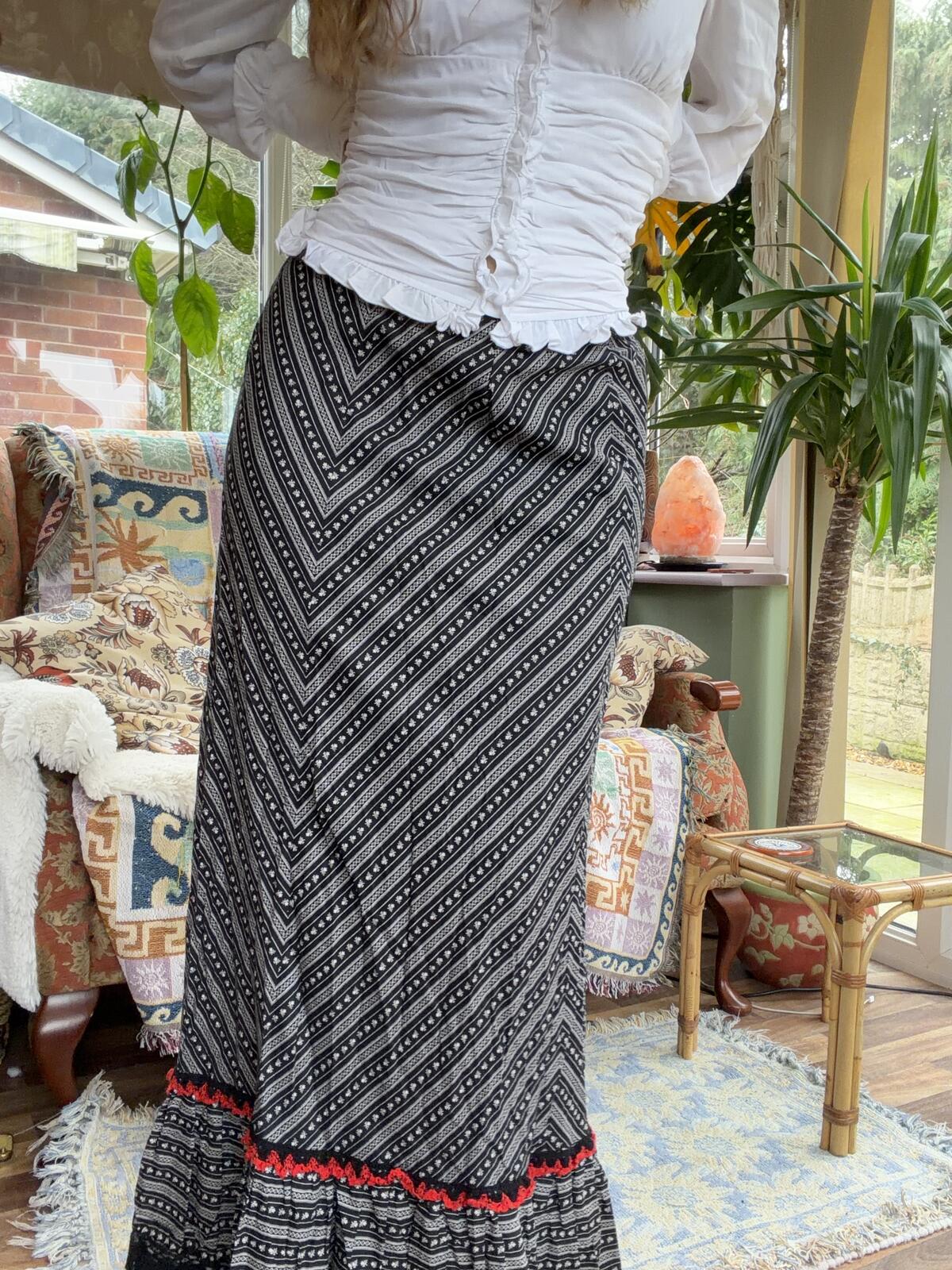 Vintage 1970s Maxi Skirt Bohemian Black and White with Red Trim Size 12