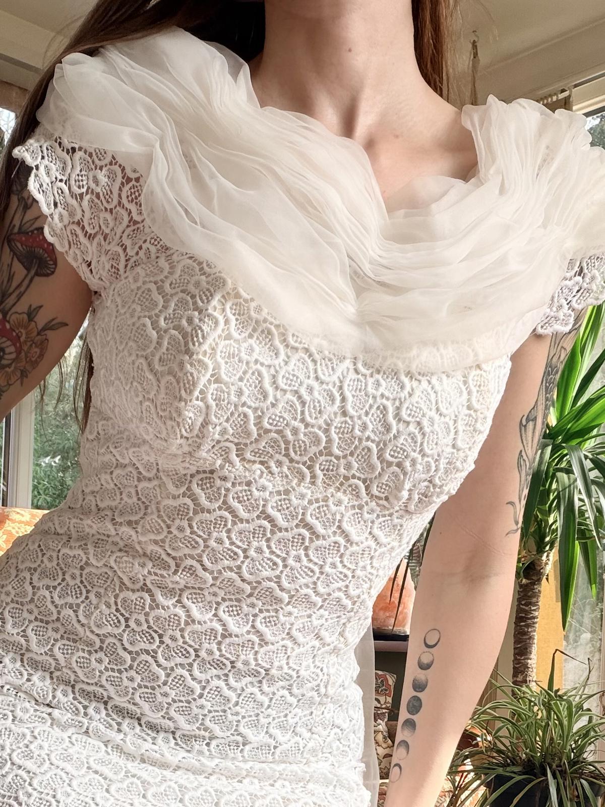 Vintage 1950s Lace Dress with Sheer Scarf fitted wiggle pencil Dress size 10