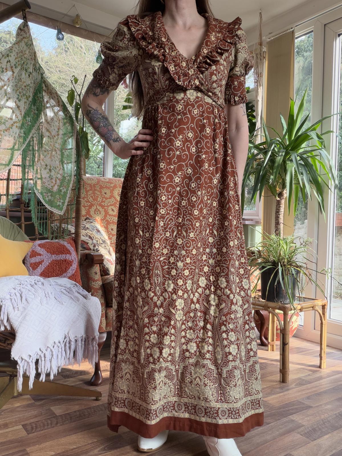 Vintage 1970s Maxi Dress 100% Cotton Brown Cream Floral with Ruffle Detail 8
