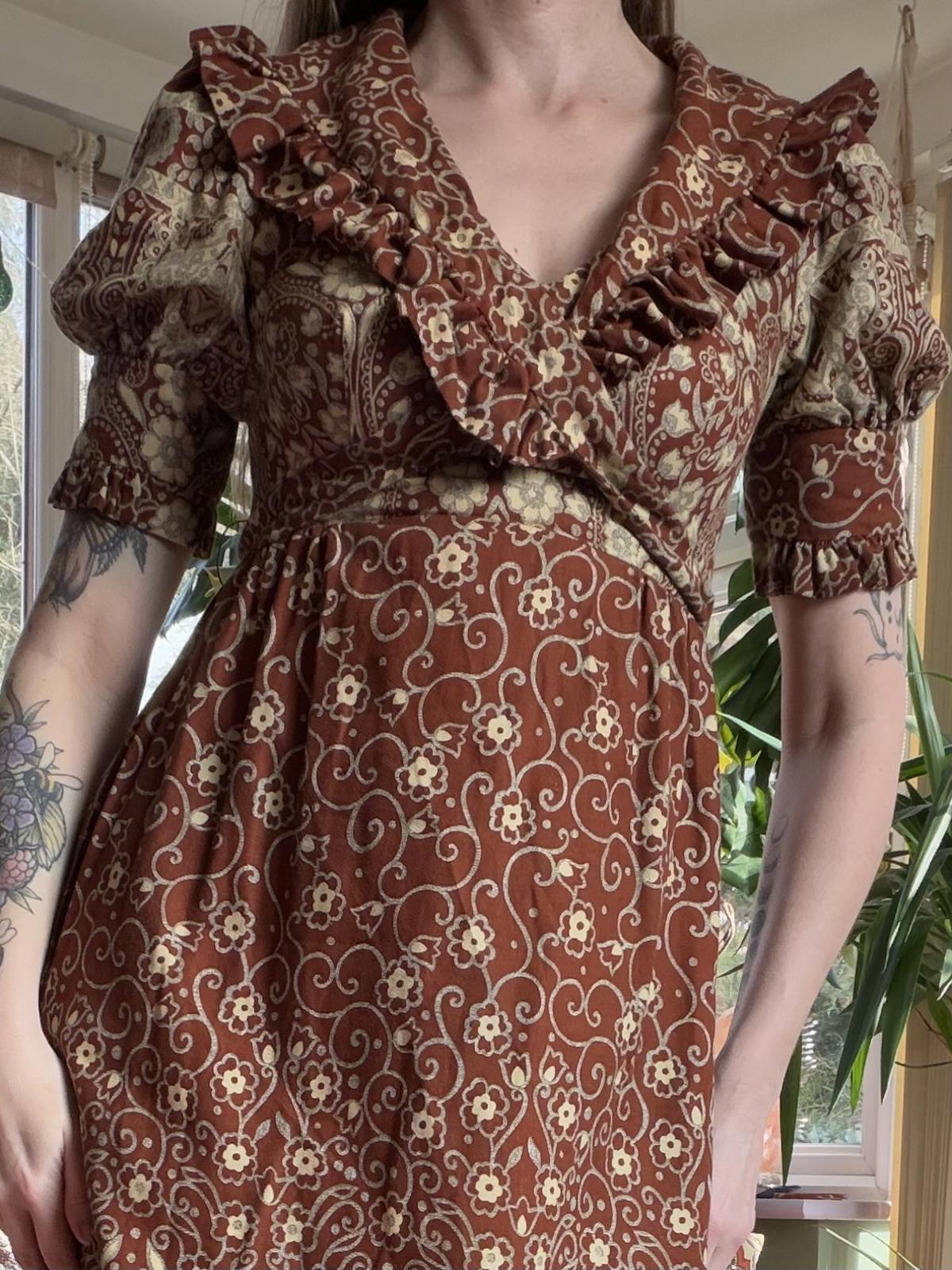 Vintage 1970s Maxi Dress 100% Cotton Brown Cream Floral with Ruffle Detail 8