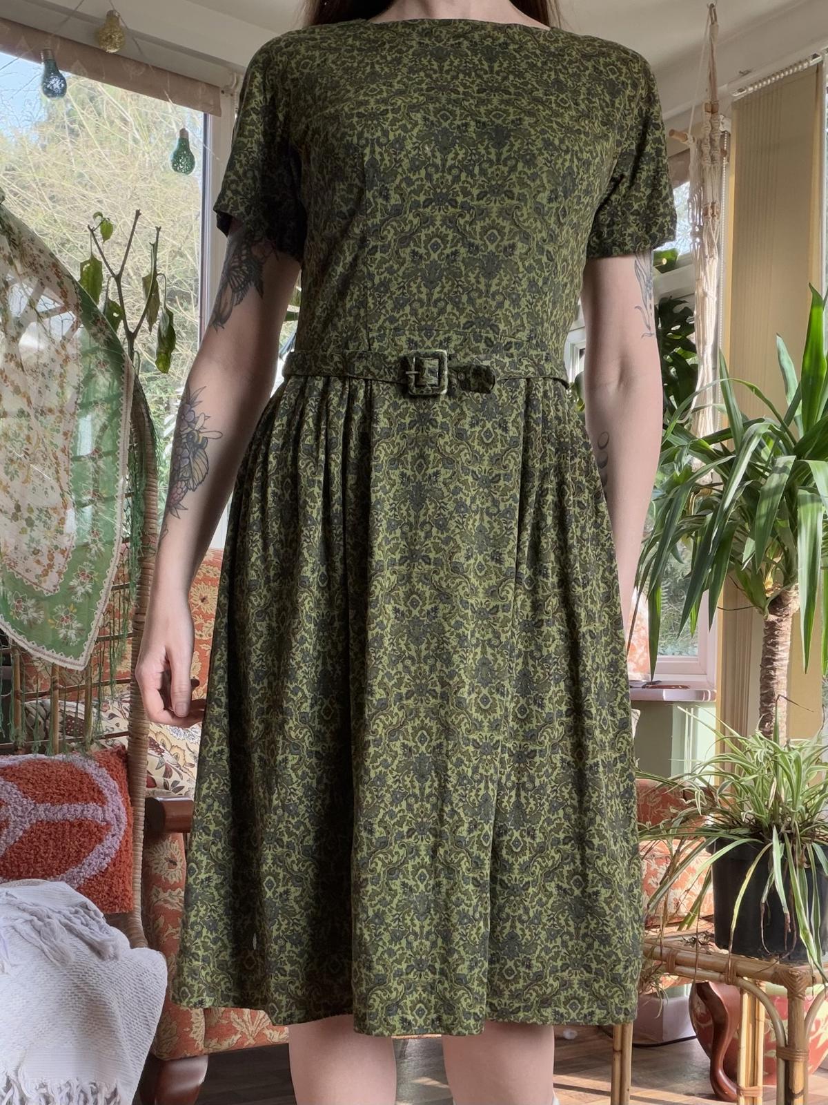 Vintage 1960s Paisley Dress Green Patterned Midi Dress with Belt Size 12 to 14