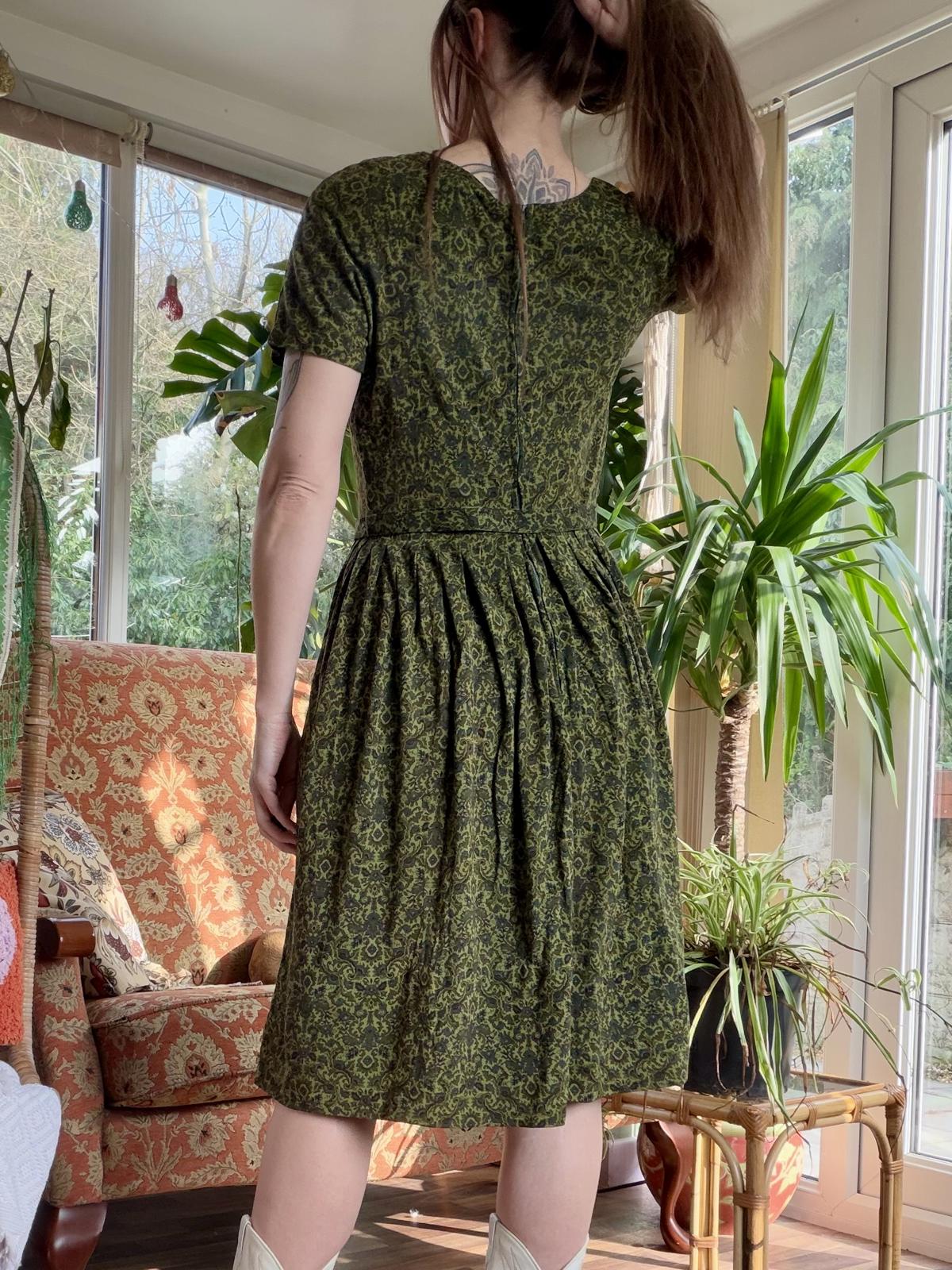 Vintage 1960s Paisley Dress Green Patterned Midi Dress with Belt Size 12 to 14
