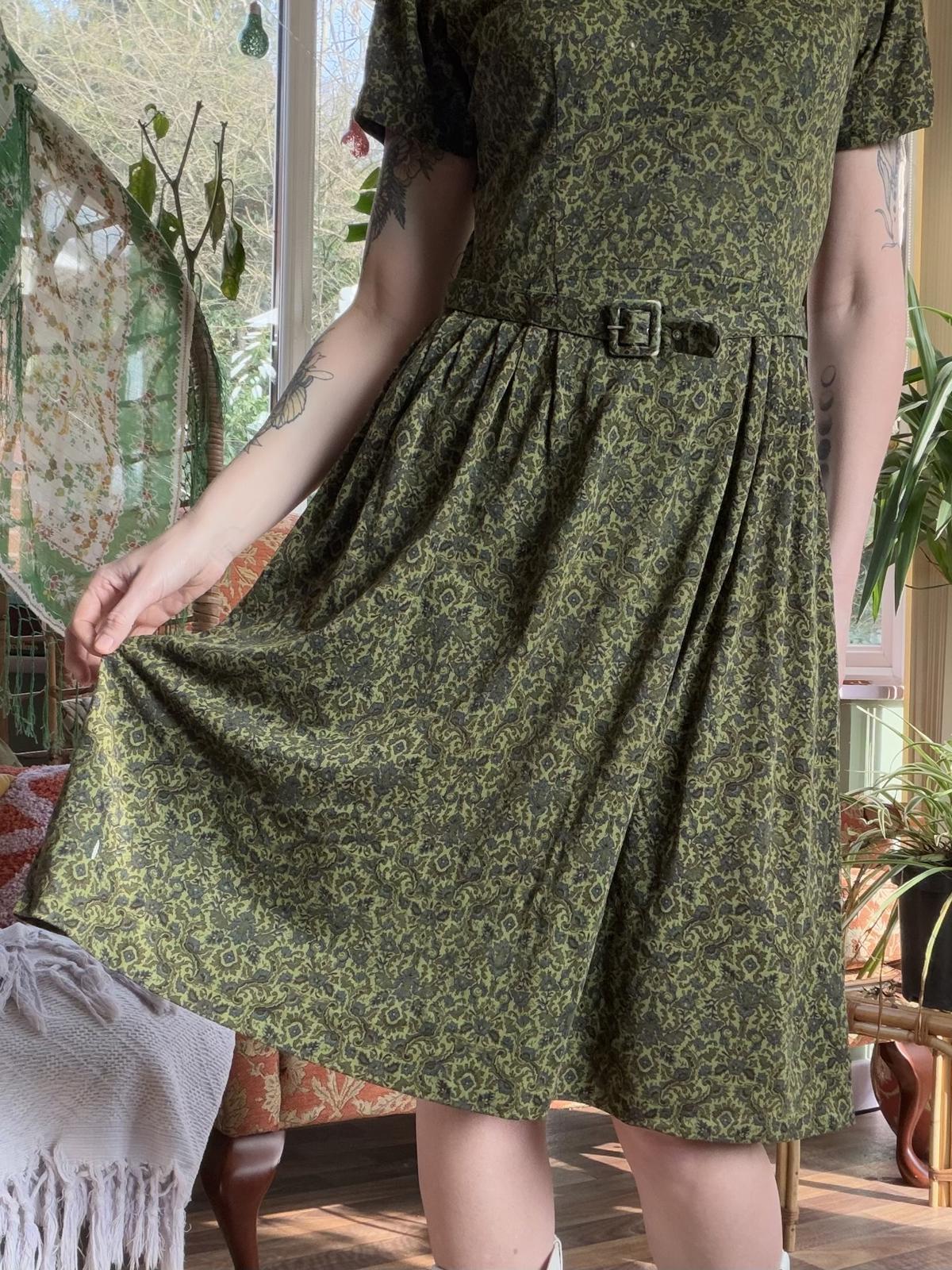 Vintage 1960s Paisley Dress Green Patterned Midi Dress with Belt Size 12 to 14