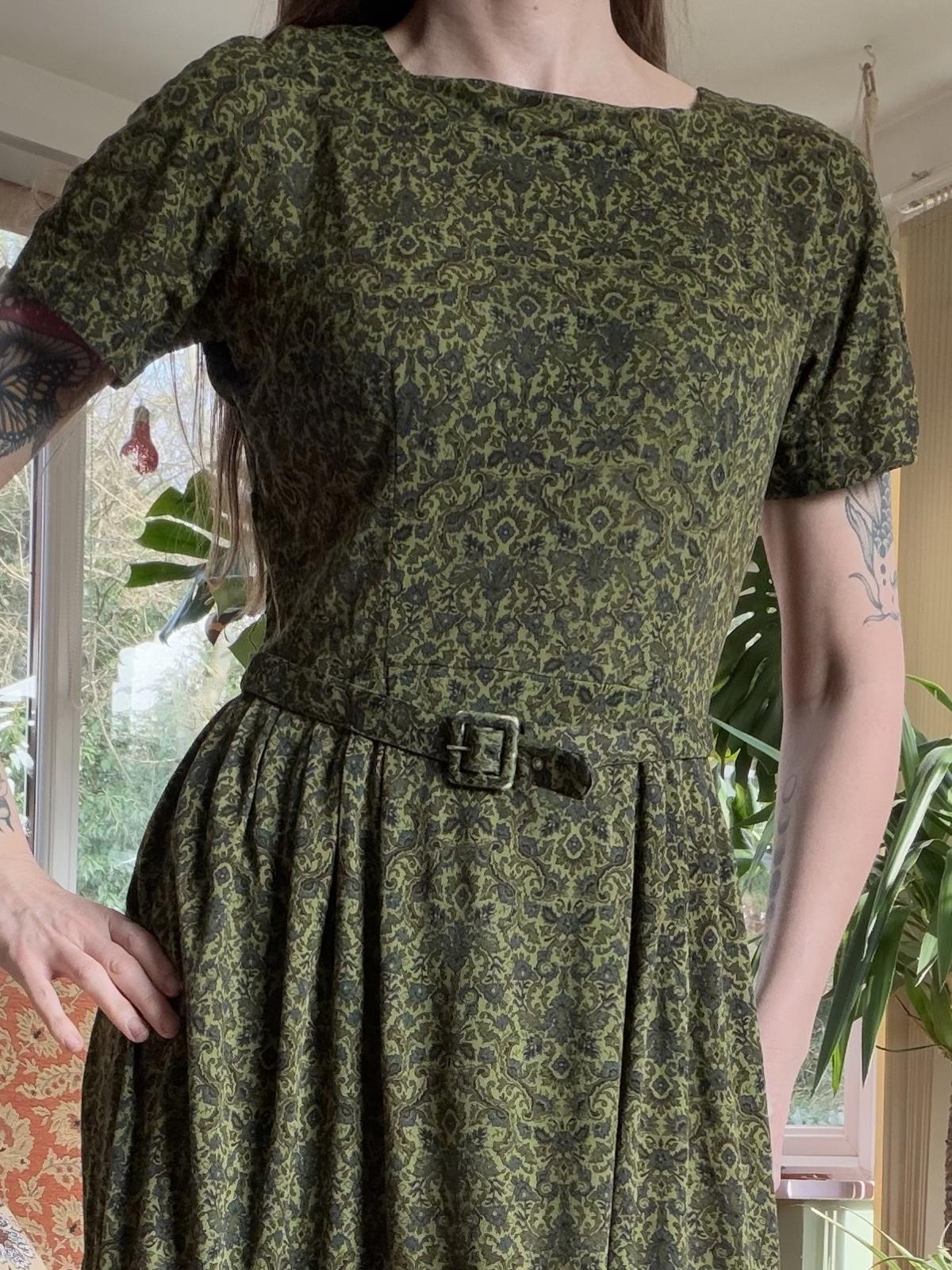 Vintage 1960s Paisley Dress Green Patterned Midi Dress with Belt Size 12 to 14