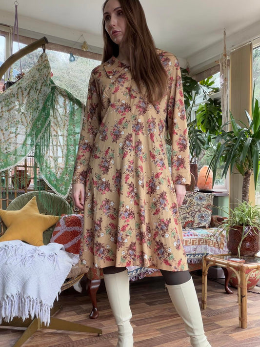 Vintage 1960s Day Dress Floral Print A Line Dress with Dagger Collar Size 16 18