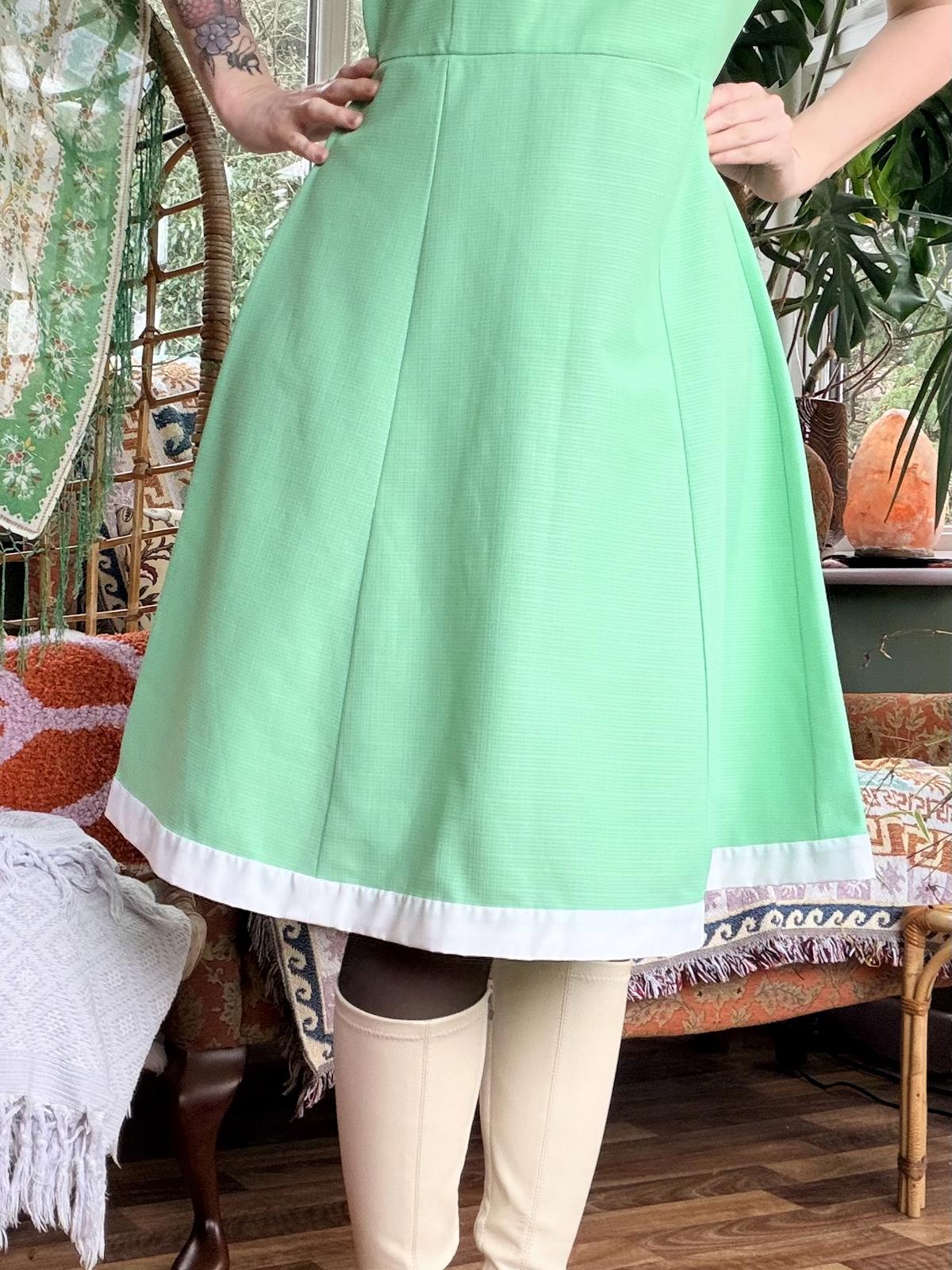Vintage 1960s Summer Dress Sleeveless Green Dress with White Trim Size 14