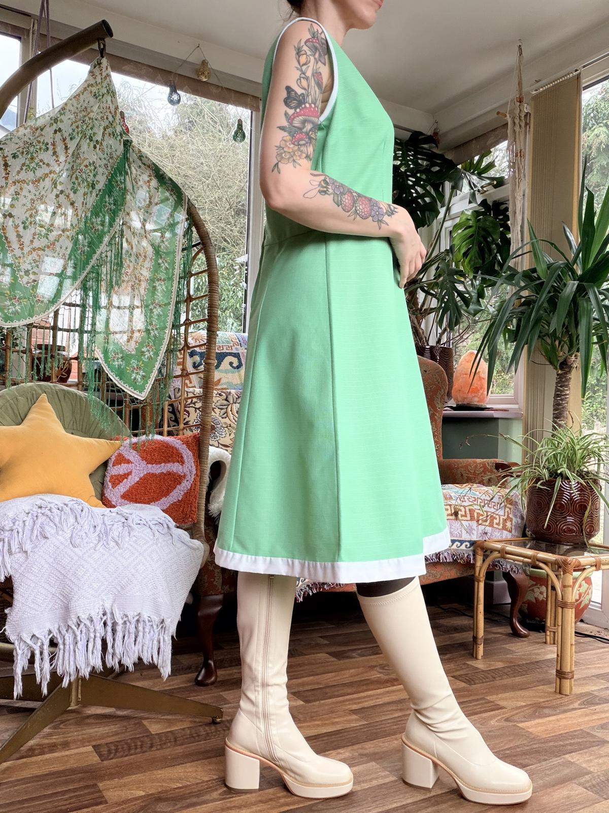 Vintage 1960s Summer Dress Sleeveless Green Dress with White Trim Size 14