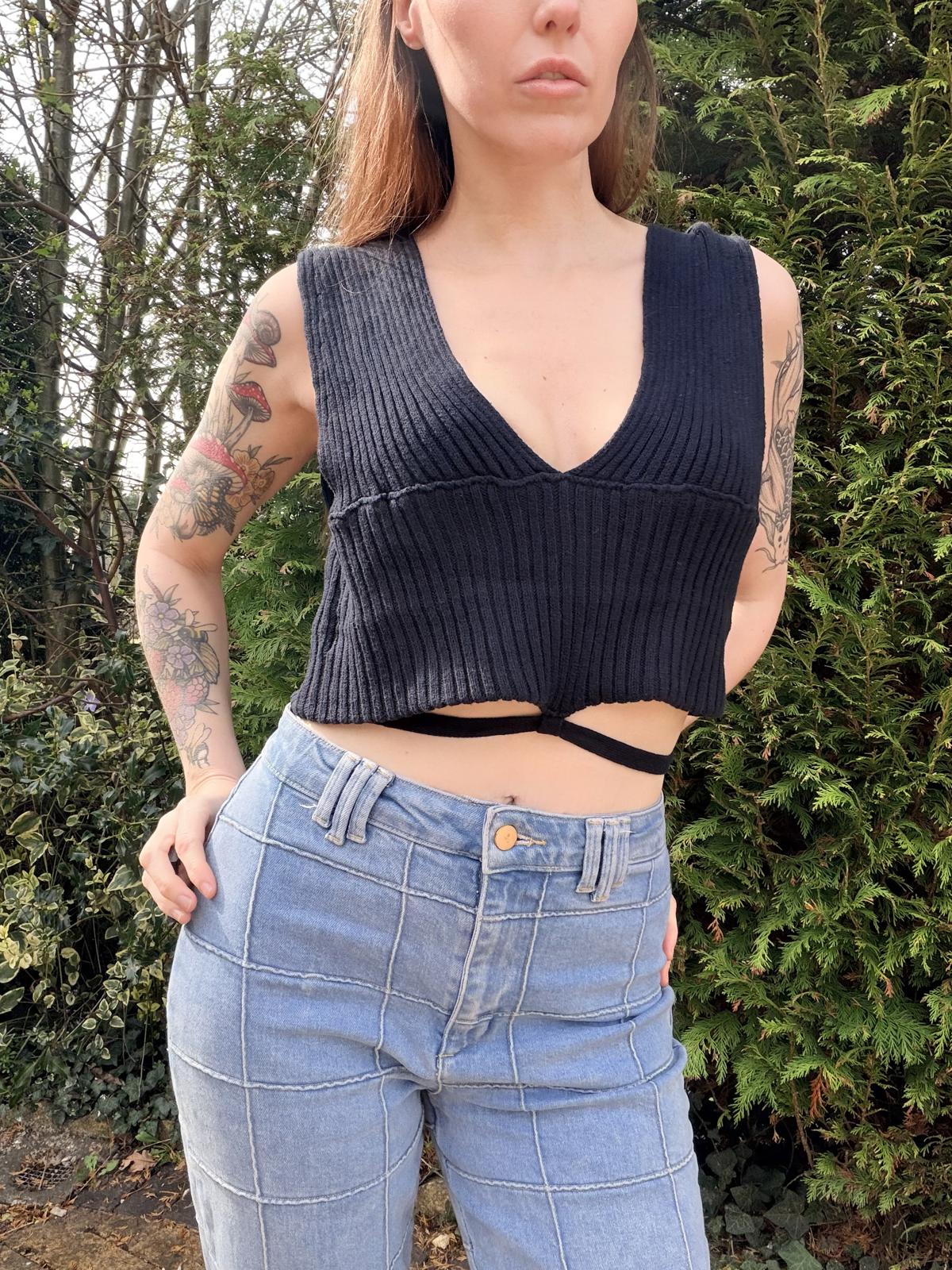 Vintage Y2k Knit Crop Top Plunge Neck Tie Waist Sleeveless Sweater Vest Size 14