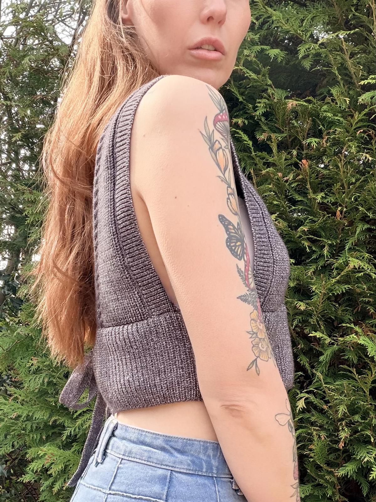 Vintage Y2k Knit Crop Top Plunge Neck Tie Waist Sleeveless Sweater Vest 10 12