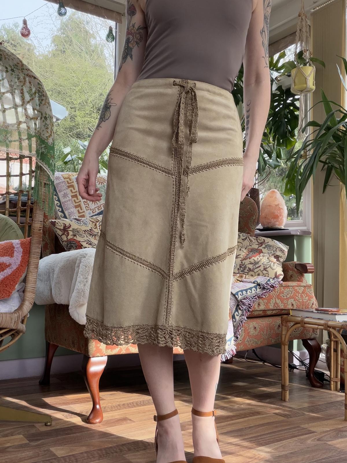 Vintage Y2K Suede Skirt Boho Beige Midi Skirt with Crochet Trim Size 10