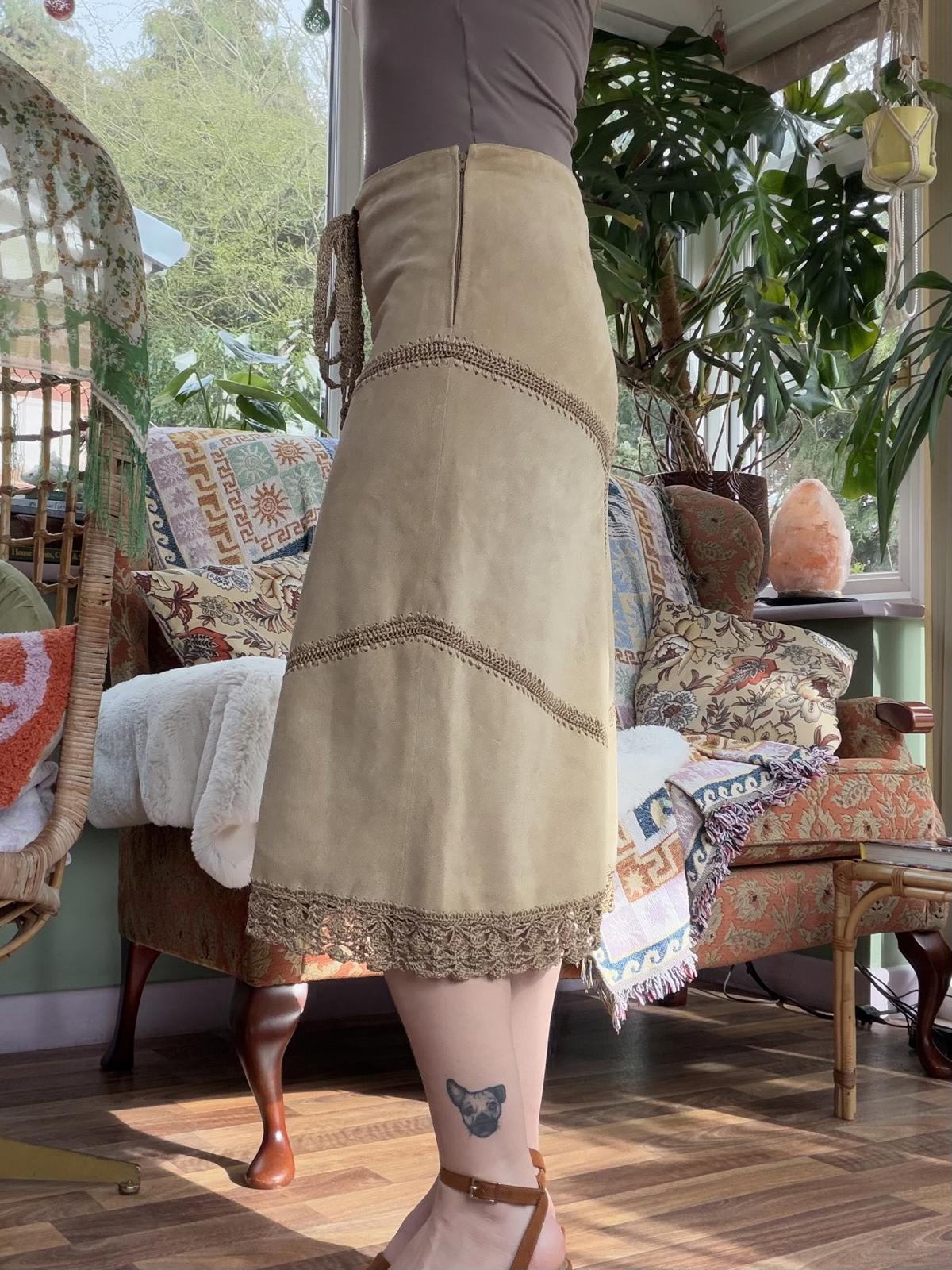 Vintage Y2K Suede Skirt Boho Beige Midi Skirt with Crochet Trim Size 10