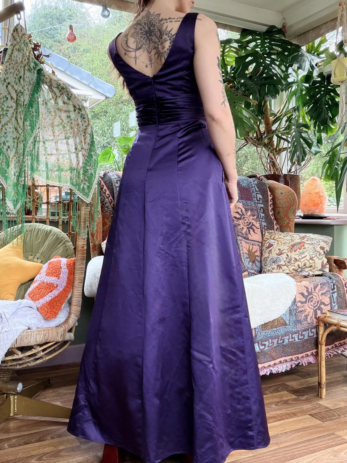 Purple Prom Dress Size 10 Bridesmaid Ball Gown Ruched waist David's Bridal