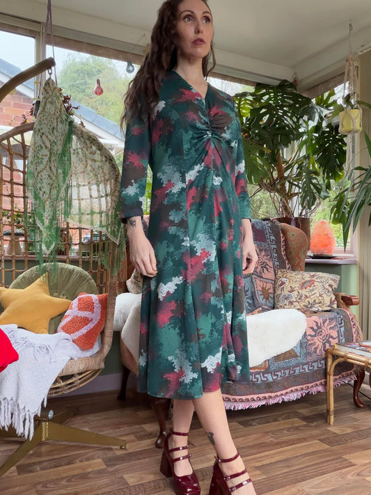Vintage 1970s Shirt Dress Green Floral Midi Dress with Ruched Front Size 16