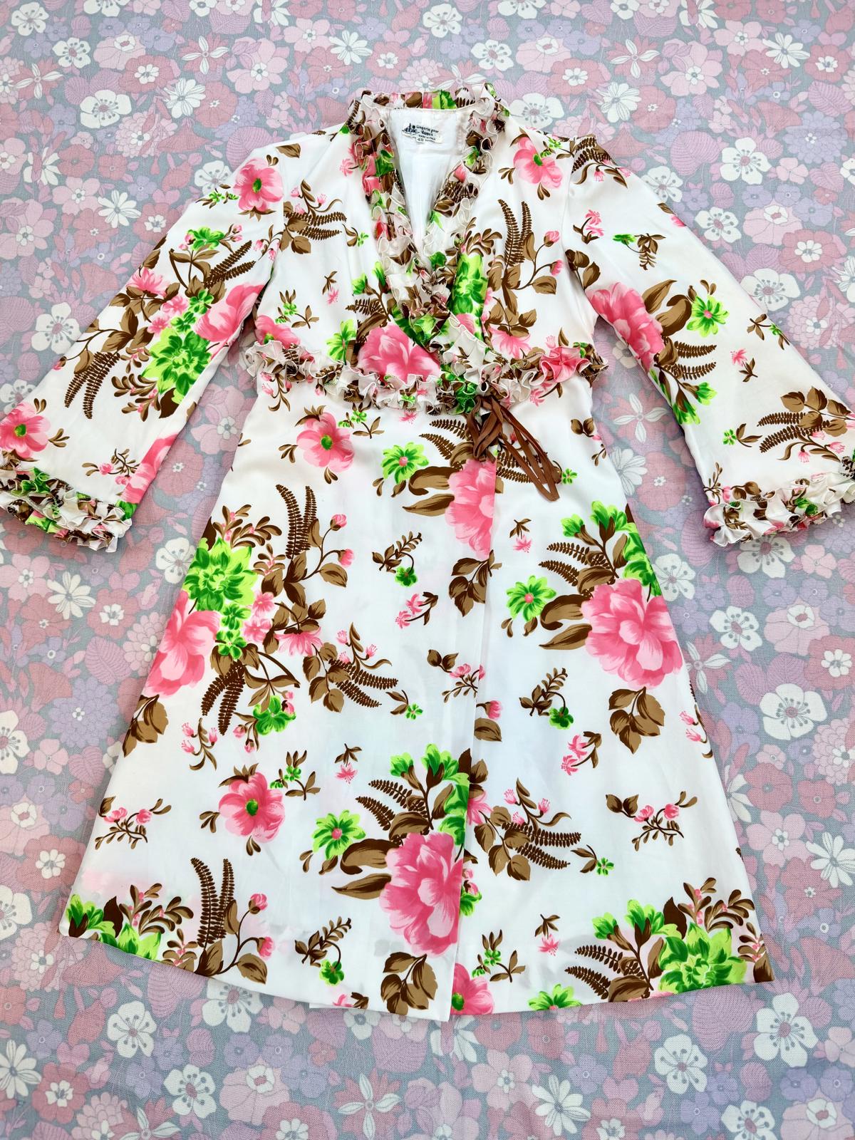 Vintage 1960s Floral Wrap Dress Robe with Ruffle Sleeves Retro dressing 8 to 10