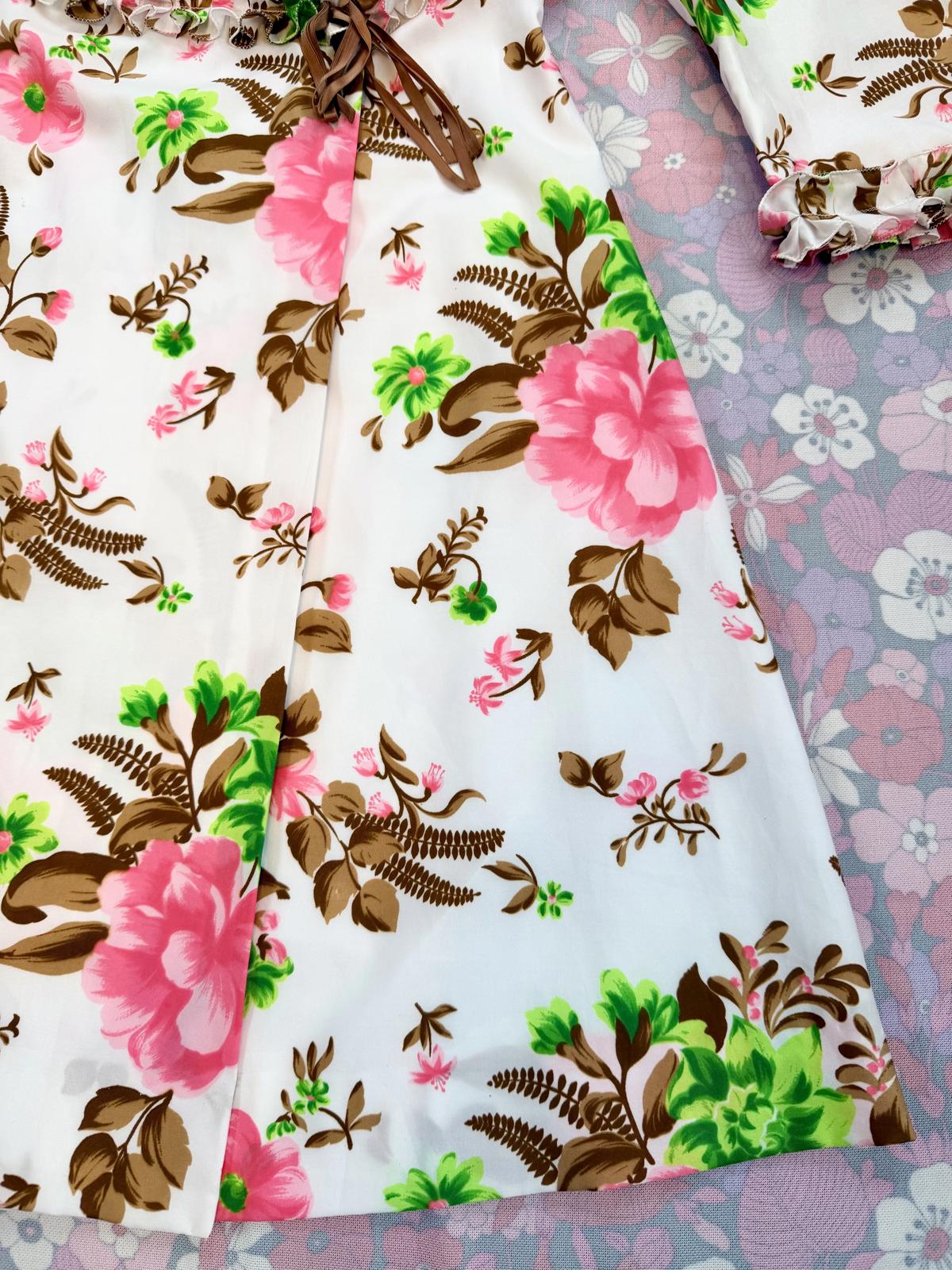 Vintage 1960s Floral Wrap Dress Robe with Ruffle Sleeves Retro dressing 8 to 10
