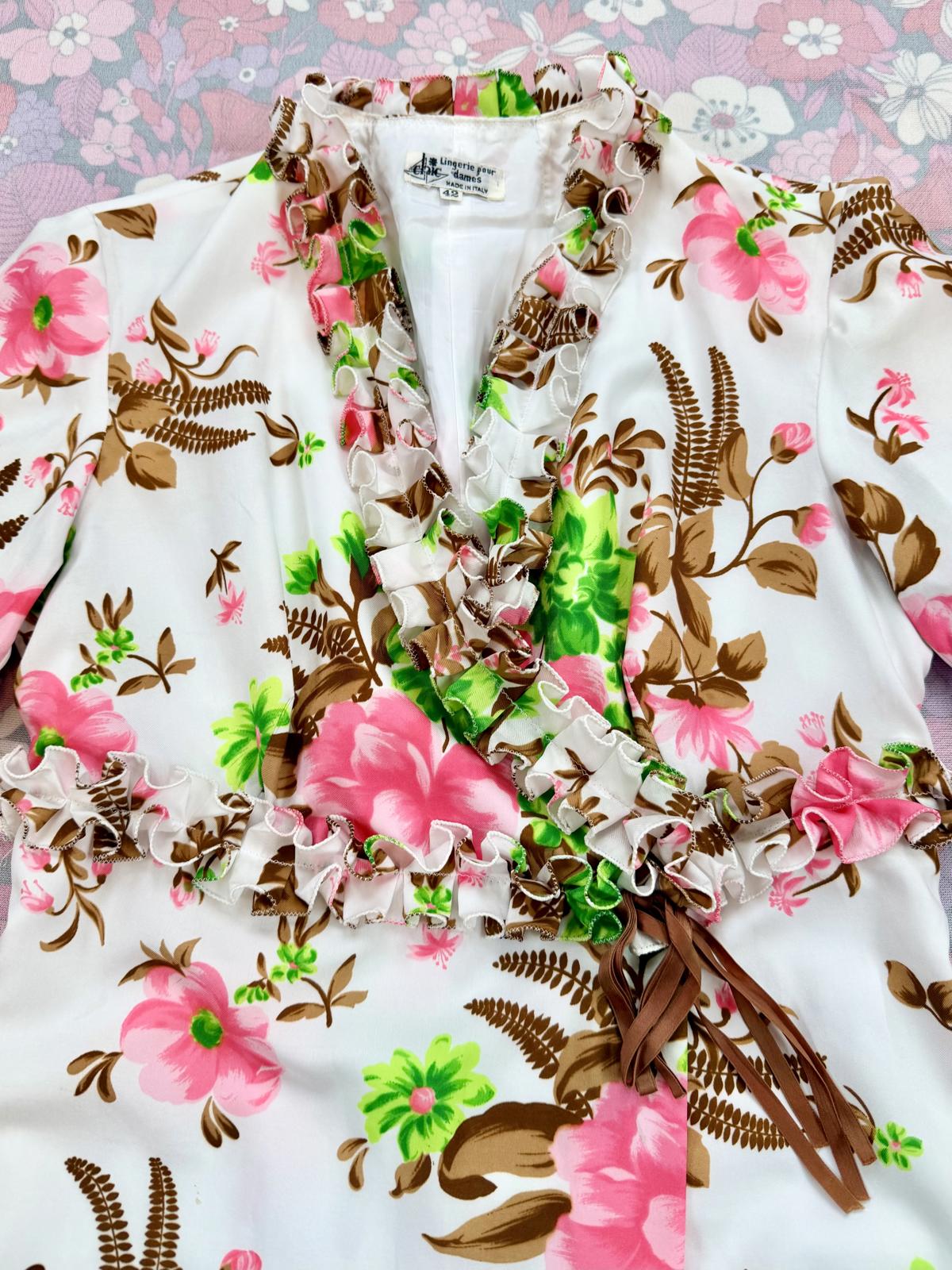 Vintage 1960s Floral Wrap Dress Robe with Ruffle Sleeves Retro dressing 8 to 10